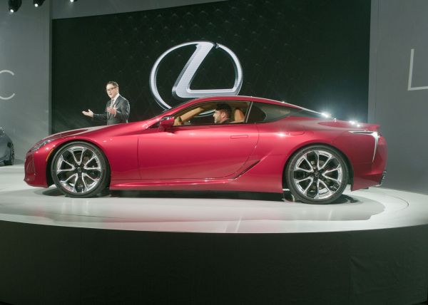 汽油降价推动汽车销售 日系高端车全球热