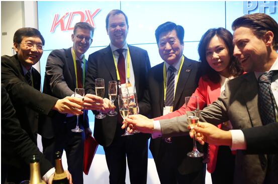 康得新飞利浦战略结盟 共享祼眼3D专利池获中