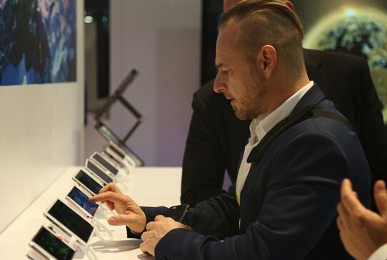 康得新重磅登陆CES 国内外巨头云集展台共商