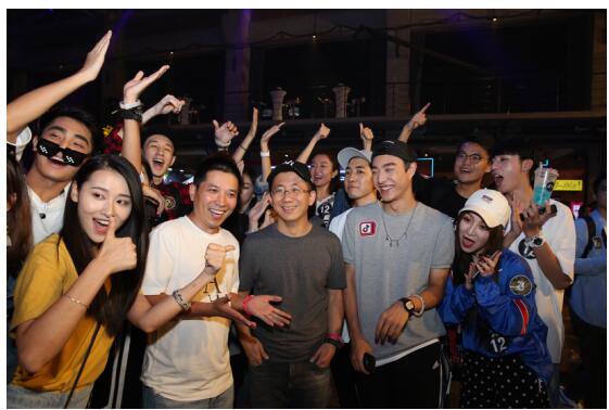 95后网红齐聚抖音iDOU夜,抖音打造全球最大新世代网红嘉年华