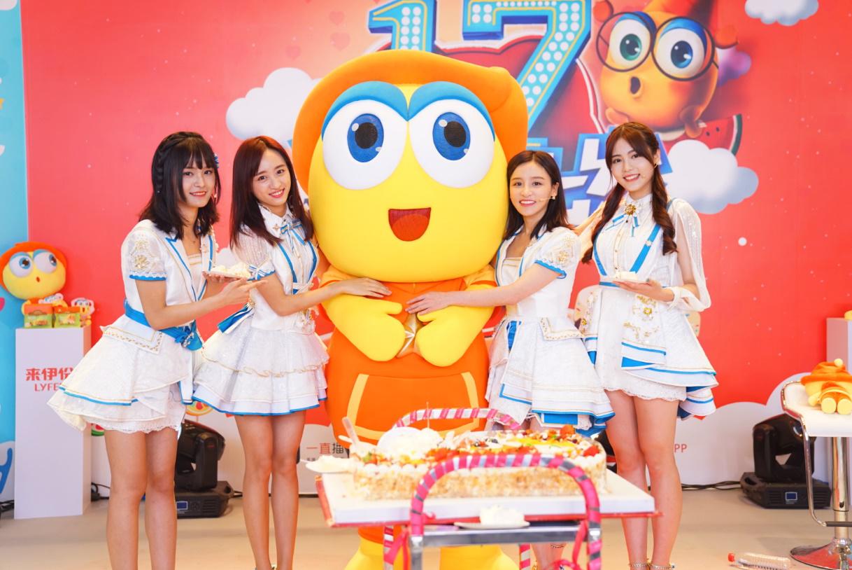 来伊份品牌营销年轻化，SNH48助阵17周年生日趴_CCTV证券资讯频道官方网站