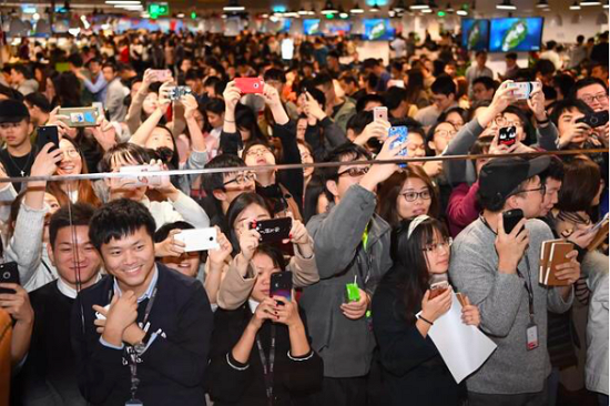 郭德纲现身今日头条员工餐厅 称自己爱看火山