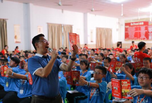 从走向世界到影响世界 疯狂英语推动文化自信